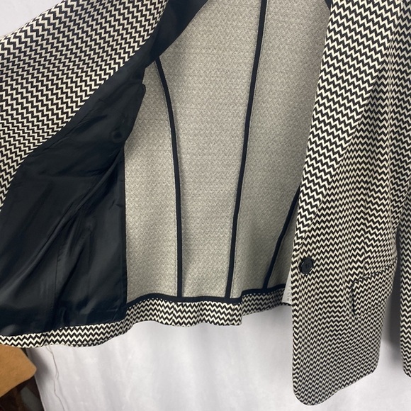 Maxmara Weekend MaxMara Black and White Chevron Blazer - Size Medium - Picture 10 of 15